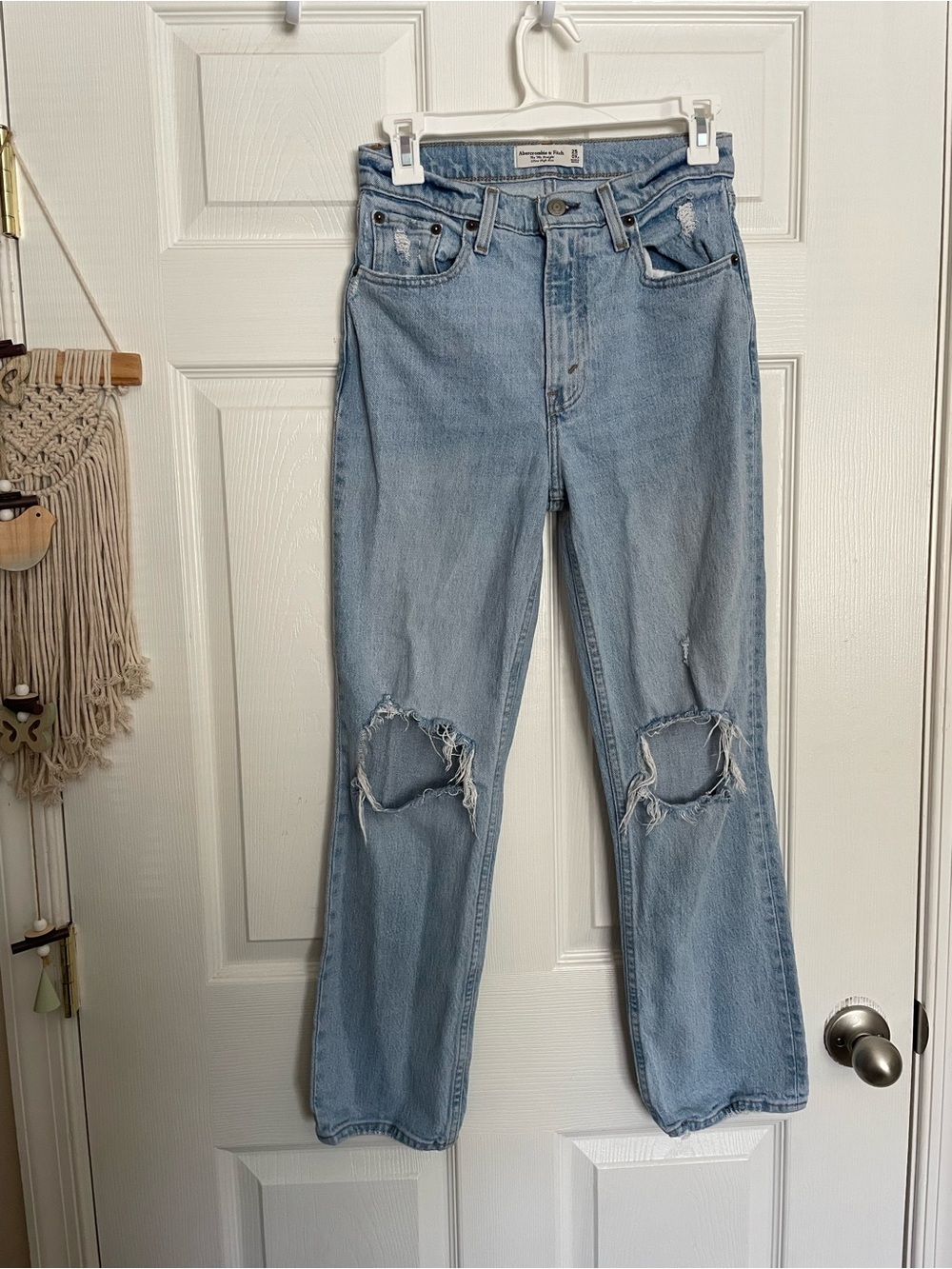 Abercrombie & Fitch Women’s 25 90s Straight Light Blue Distressed Women’s Jeans